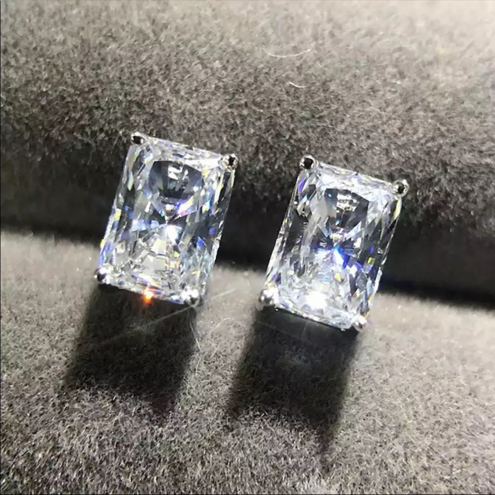 New Women’s 925 Silver Diamond Stud Earrings - Picture 5 of 7